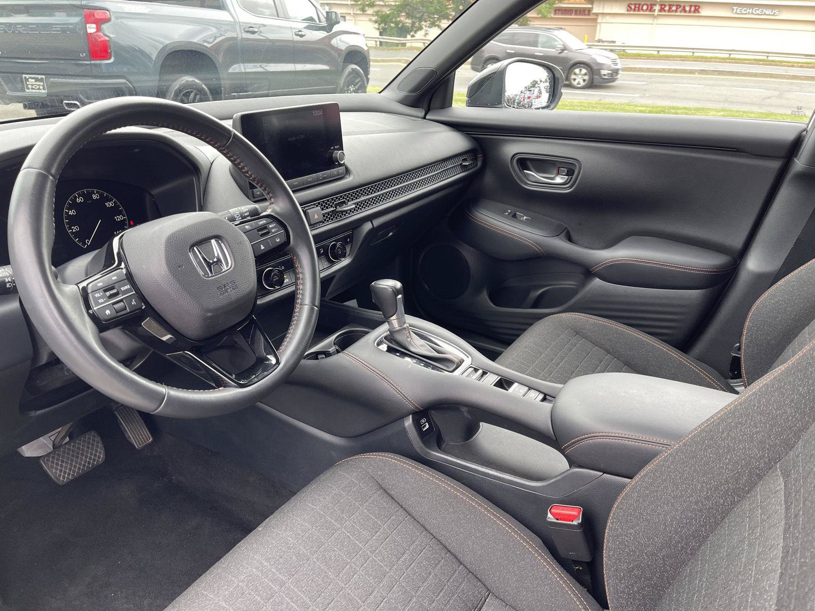 Used 2023 Honda HR-V Sport image 4