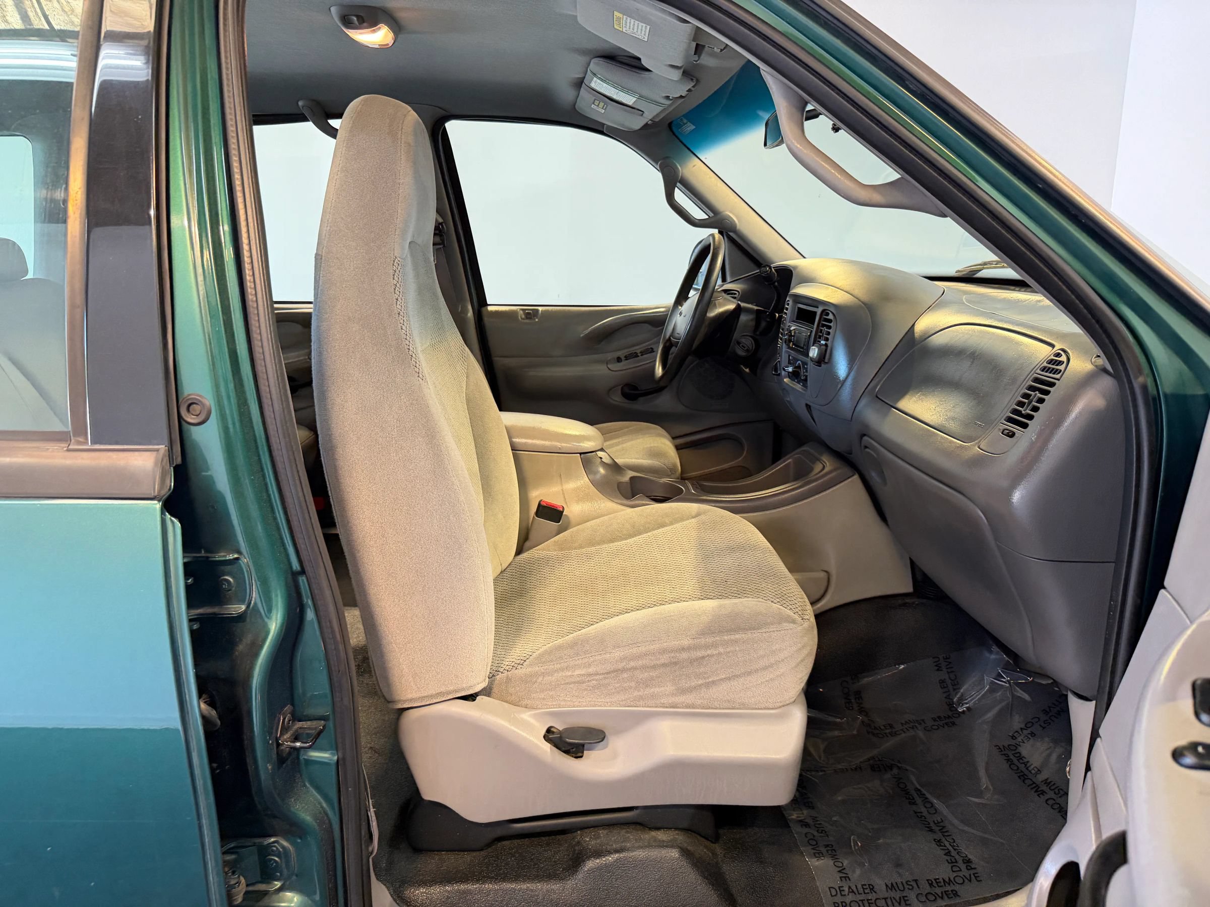 Used 2000 Ford Expedition XLT AWD/4WD image 23