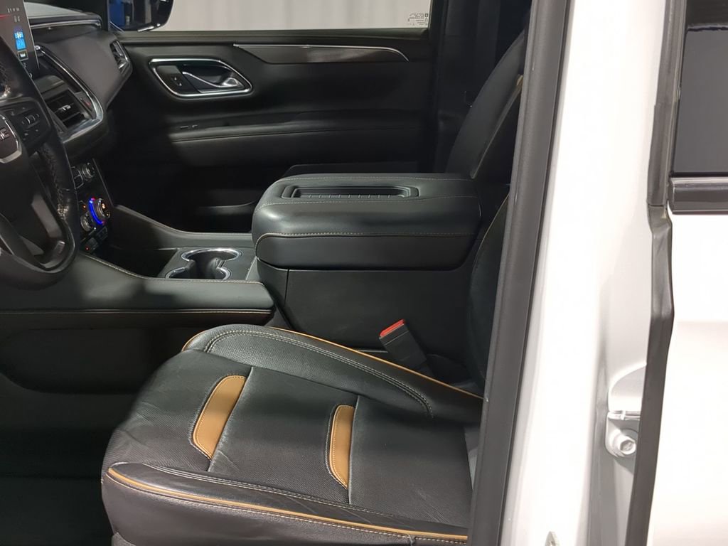 Used 2023 GMC Yukon AT4 w/ Technology Package image 29