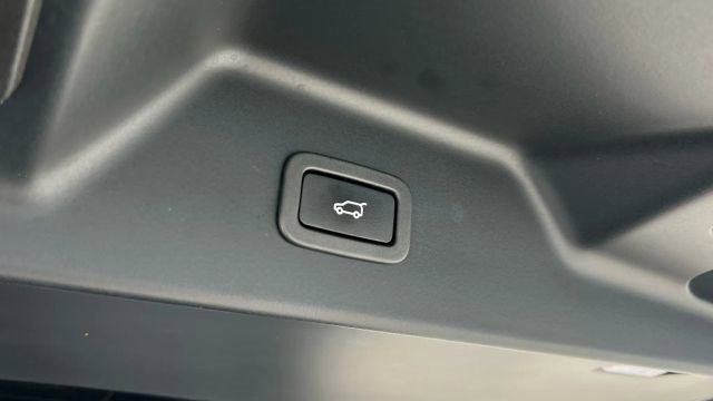 Used 2019 Land Rover Range Rover Long Wheelbase Supercharged image 74