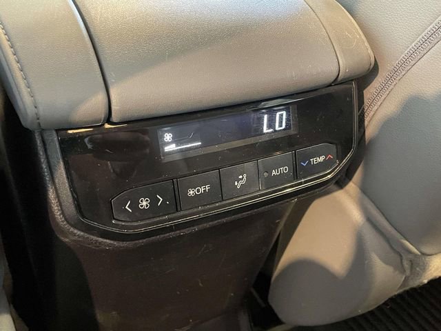 Used 2021 Toyota Highlander XLE AWD/4WD image 23