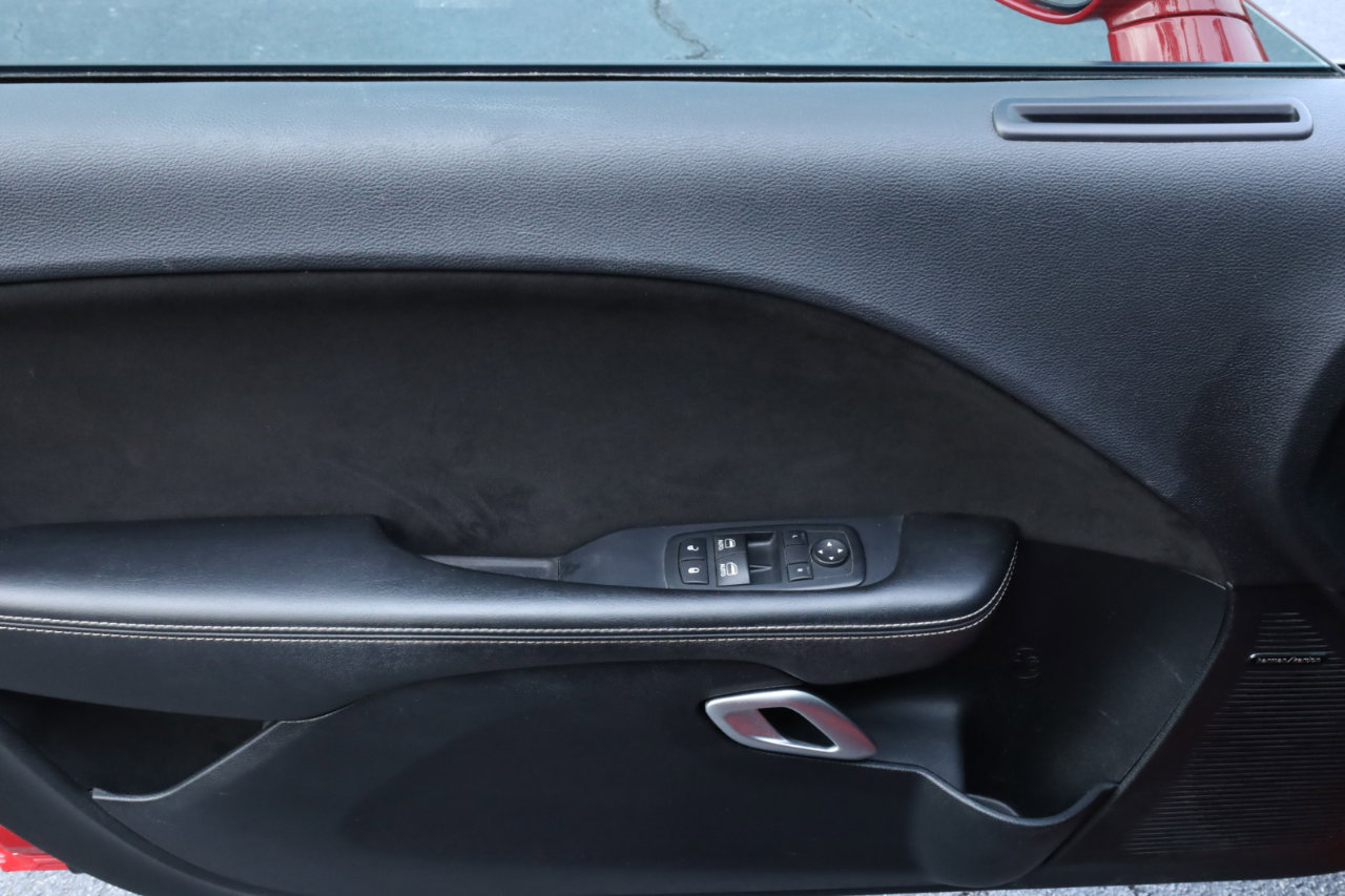 Used 2016 Dodge Challenger SRT w/ Technology Group image 32