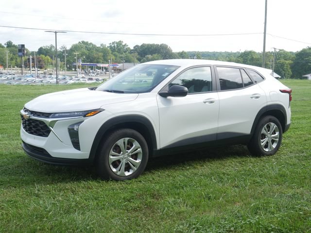 Used 2024 Chevrolet Trax LS FWD image 2