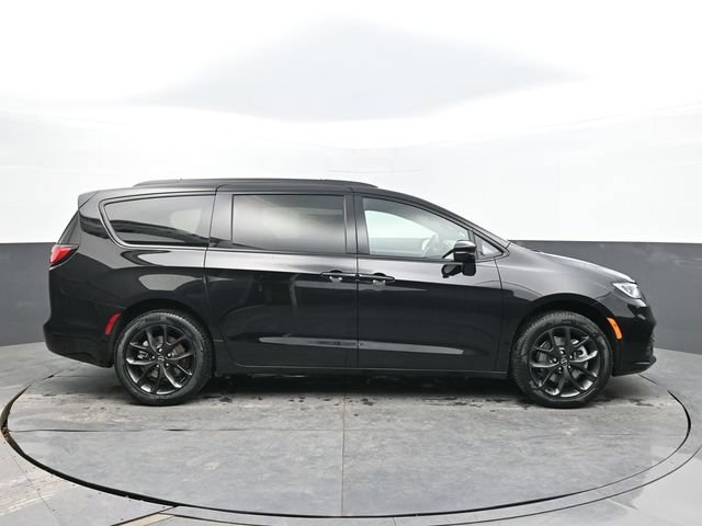 New 2026 Chrysler Pacifica Select w/ S Appearance Package AWD/4WD image 6