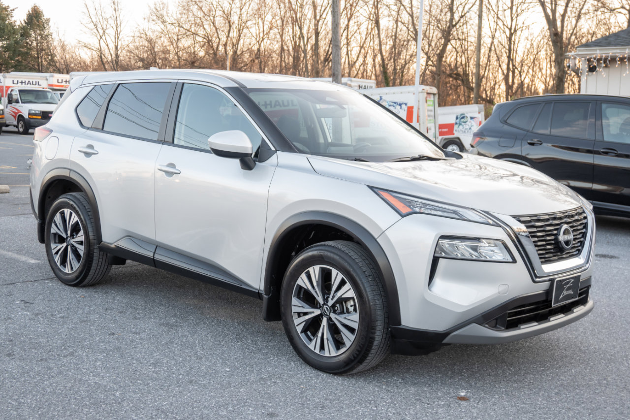 Used 2023 Nissan Rogue SV image 4