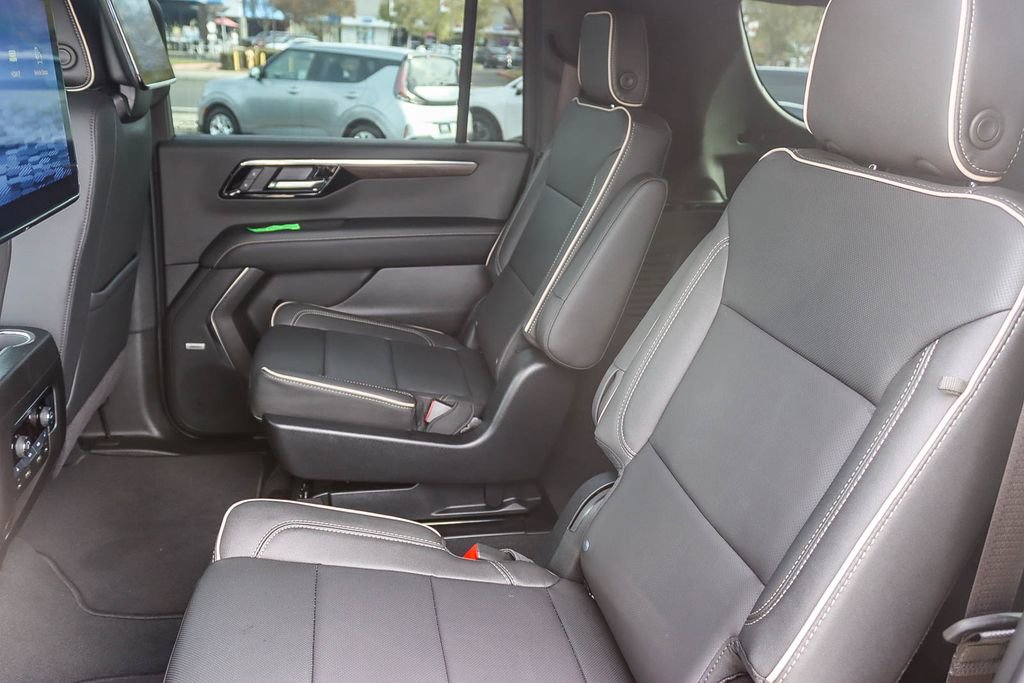 New 2026 Chevrolet Suburban Premier image 17