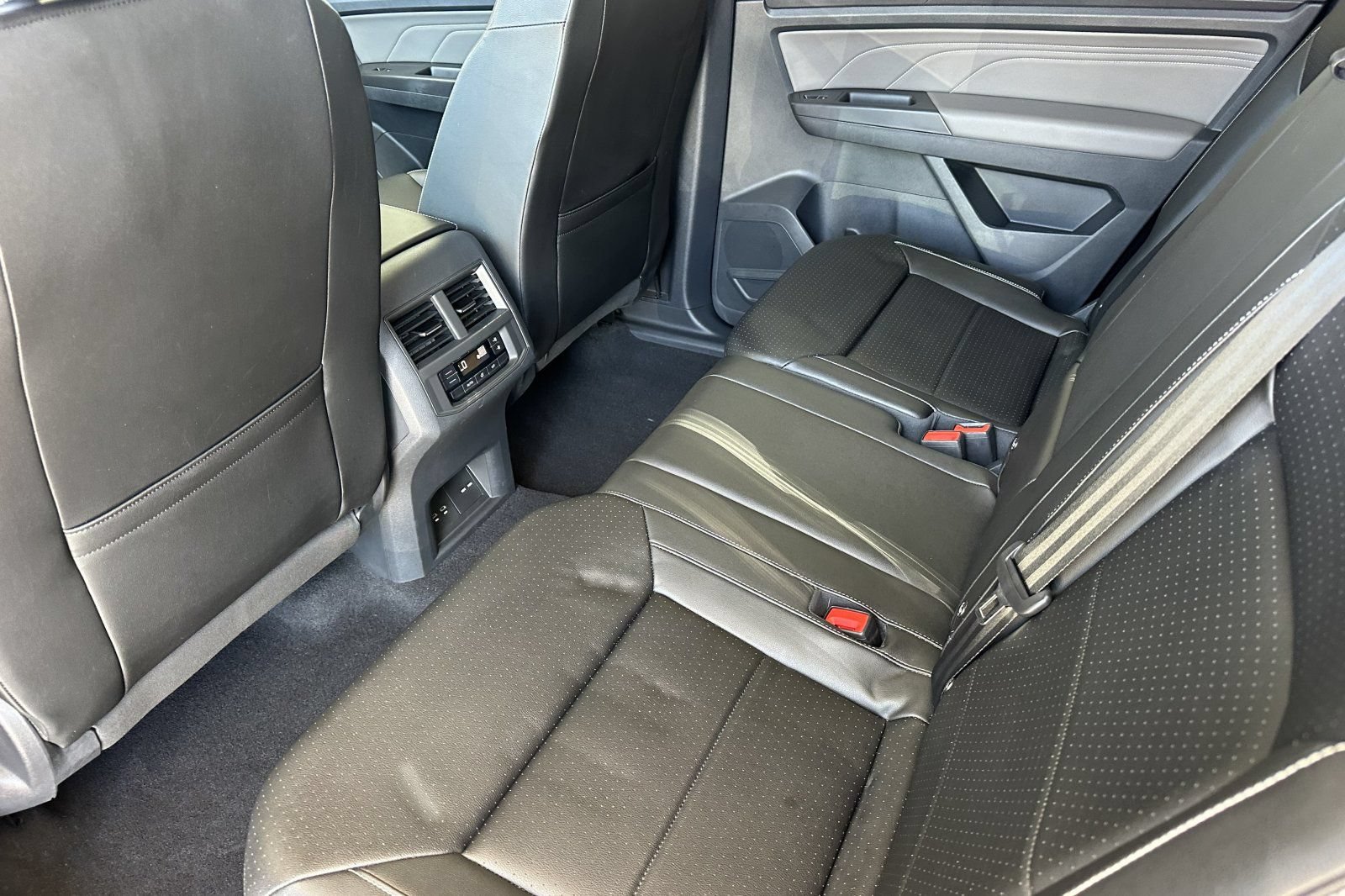 Used 2023 Volkswagen Atlas SE FWD image 11