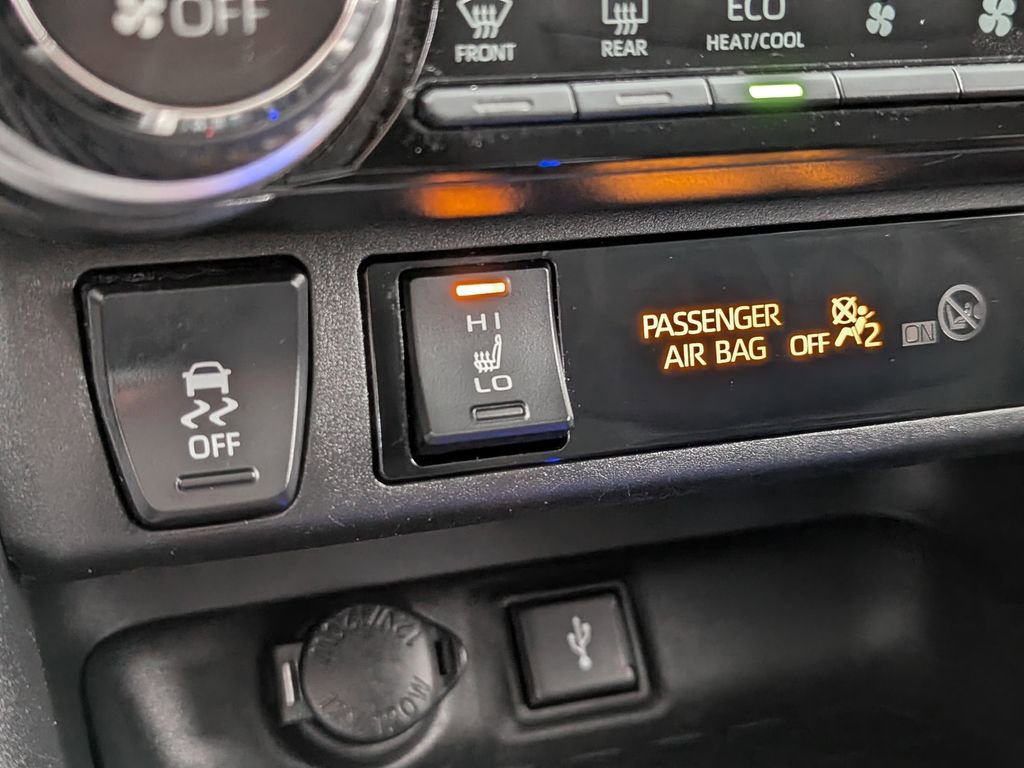 Used 2021 Toyota RAV4 XLE w/ Convenience Package image 22