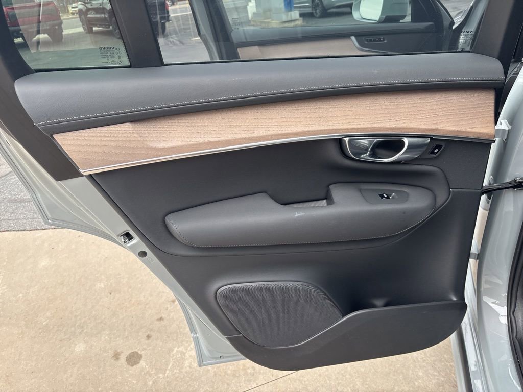 Certified 2025 Volvo XC90 B5 Plus AWD/4WD image 35