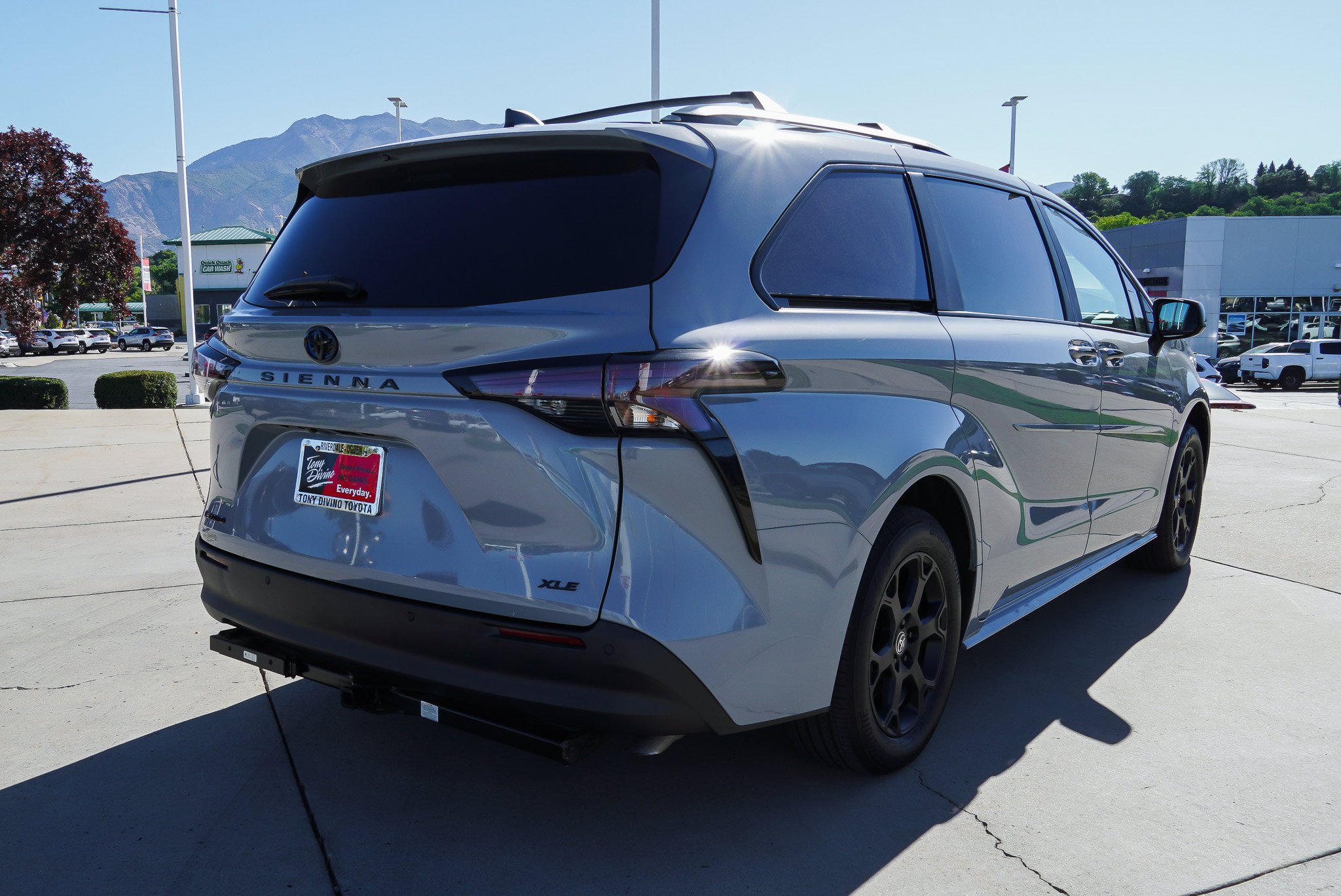Certified 2025 Toyota Sienna XLE Woodland Edition AWD/4WD image 8
