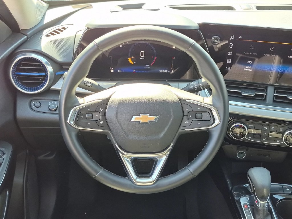 Used 2025 Chevrolet Trax LT FWD image 23