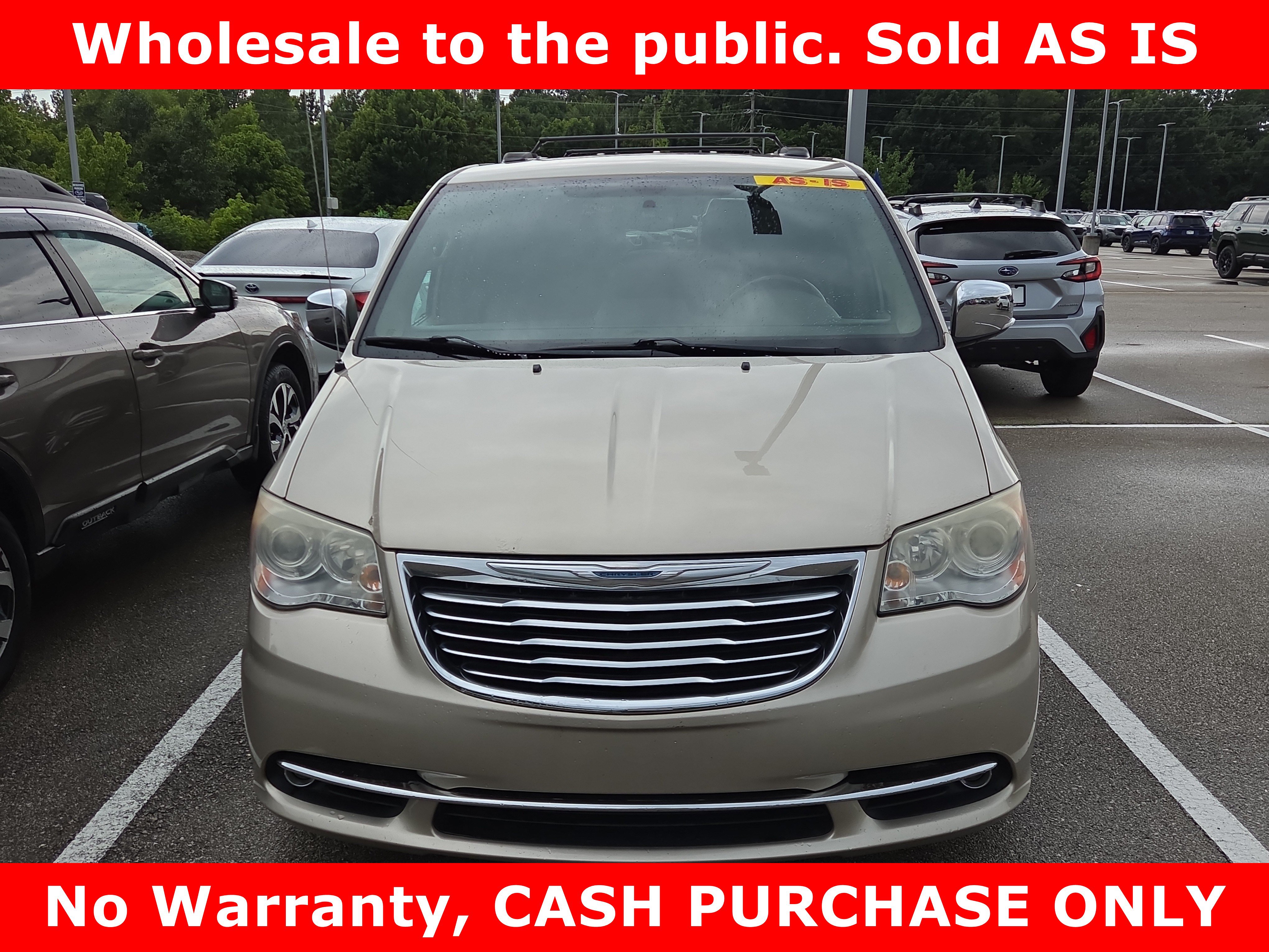 Used 2013 Chrysler Town & Country Limited FWD image 3