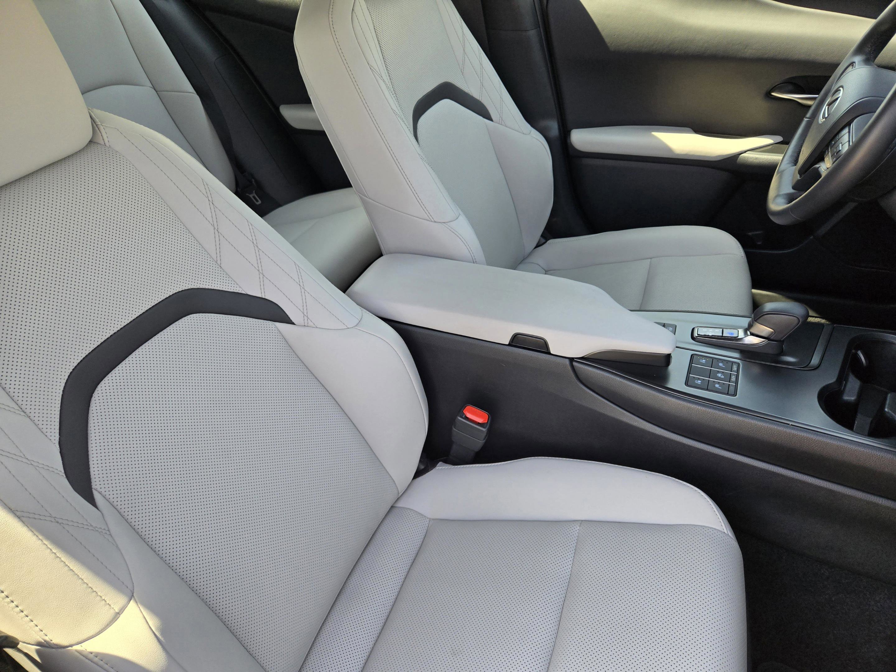 Certified 2025 Lexus UX 300h FWD w/ Accessory Package (Z1) image 8