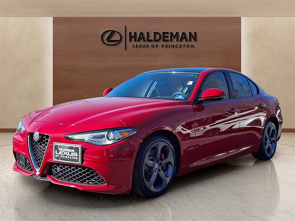 Used 2018 Alfa Romeo Giulia AWD image 3