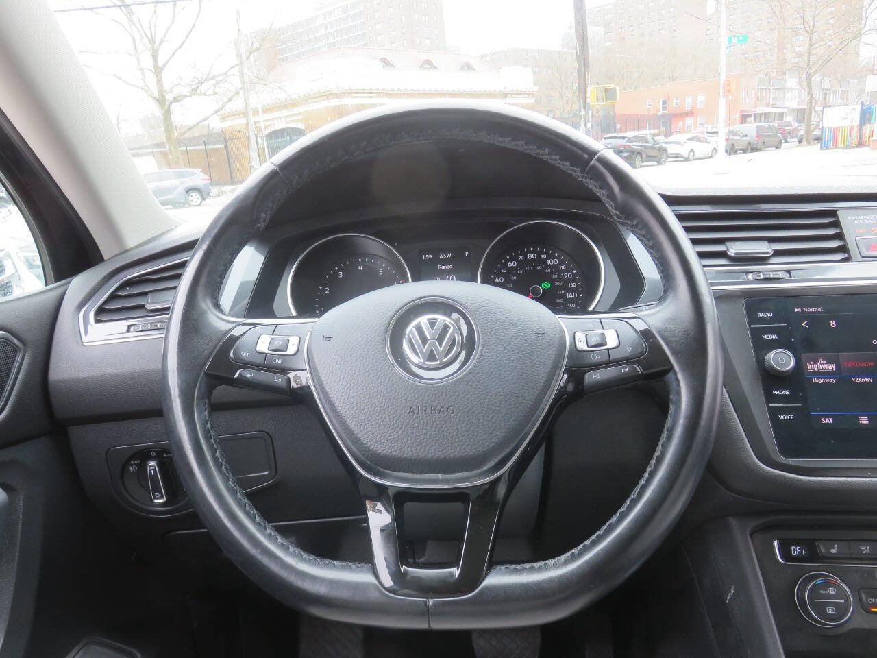 Used 2018 Volkswagen Tiguan SEL image 14