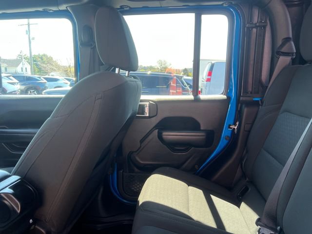 Used 2021 Jeep Gladiator Willys AWD/4WD image 19