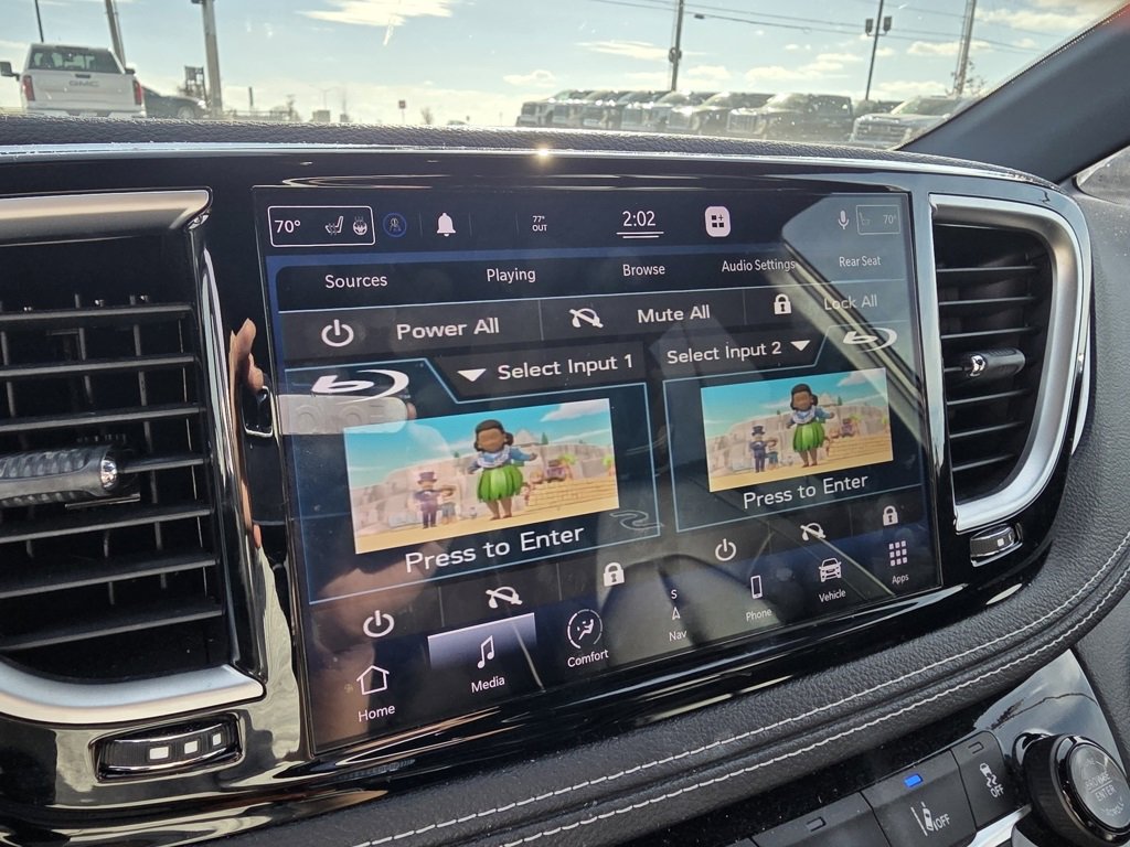 Used 2021 Chrysler Pacifica Limited w/ Uconnect Theater Family Group image 15