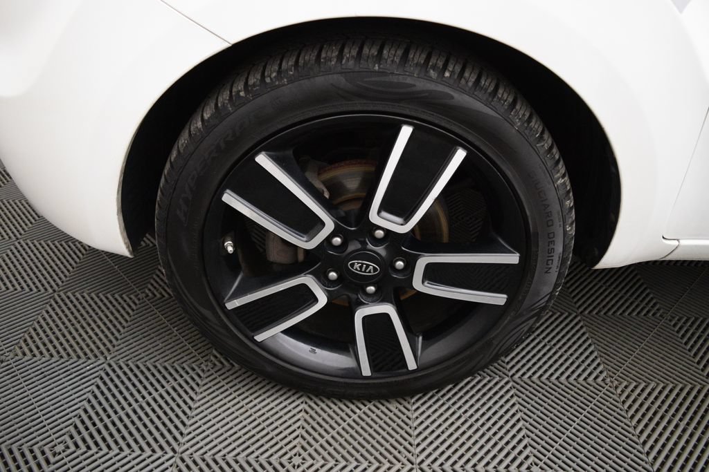 Used 2011 Kia Soul + FWD image 21