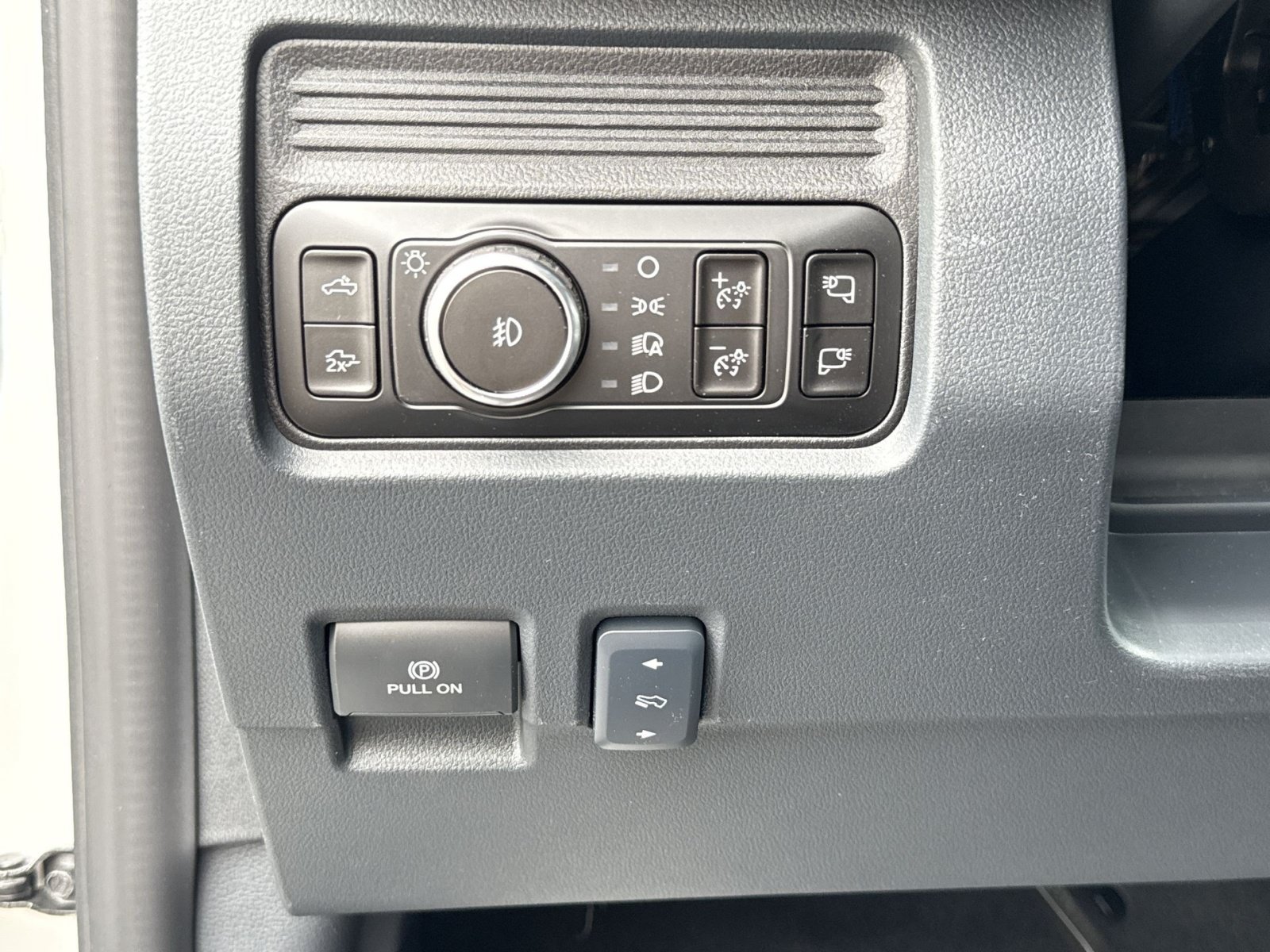 New 2026 Ford F250 Lariat w/ Black Appearance Package AWD/4WD image 17