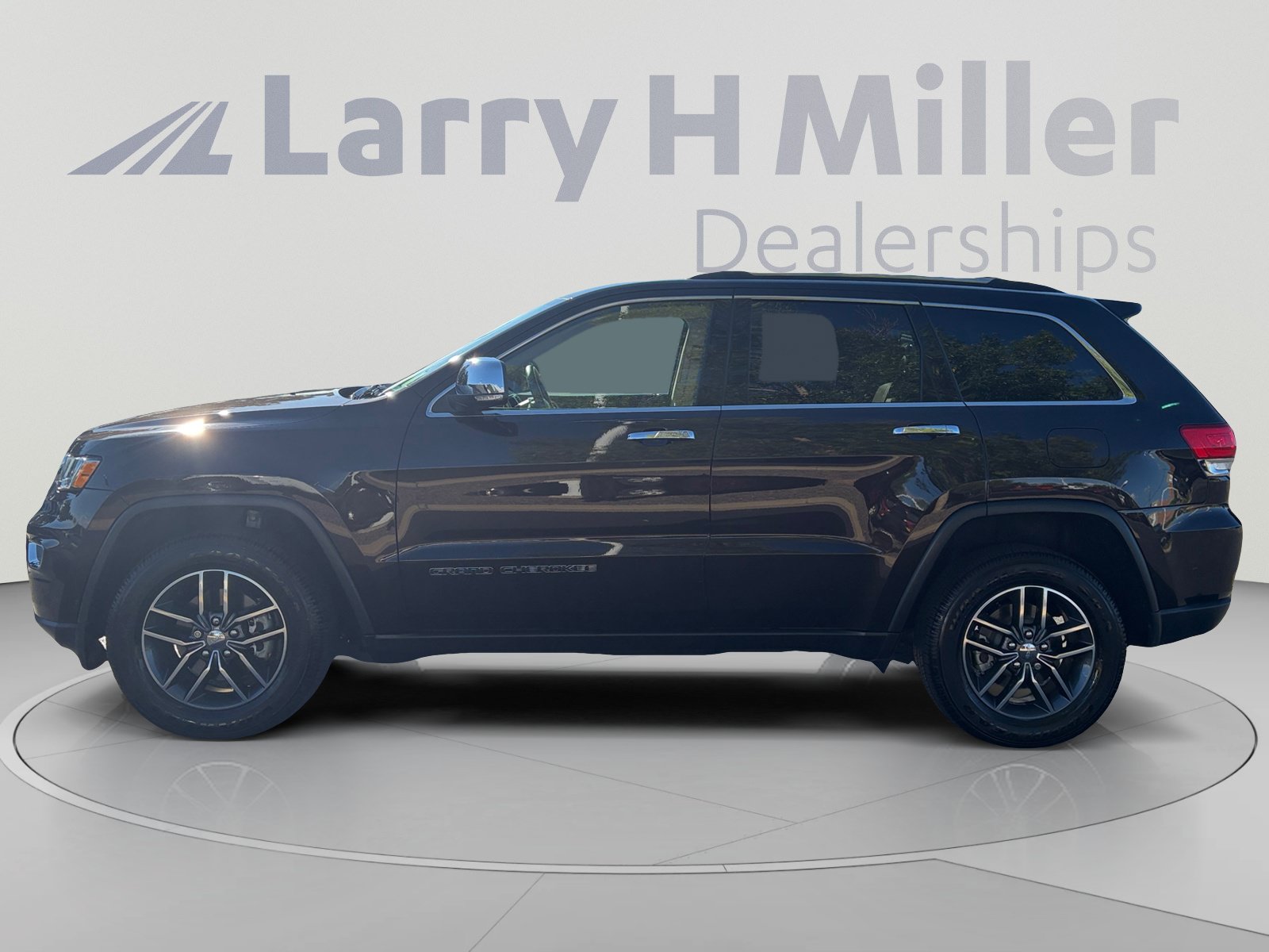 Used 2017 Jeep Grand Cherokee Limited AWD/4WD image 2