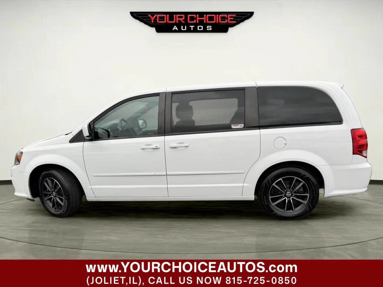 Used 2017 Dodge Grand Caravan SE image 2