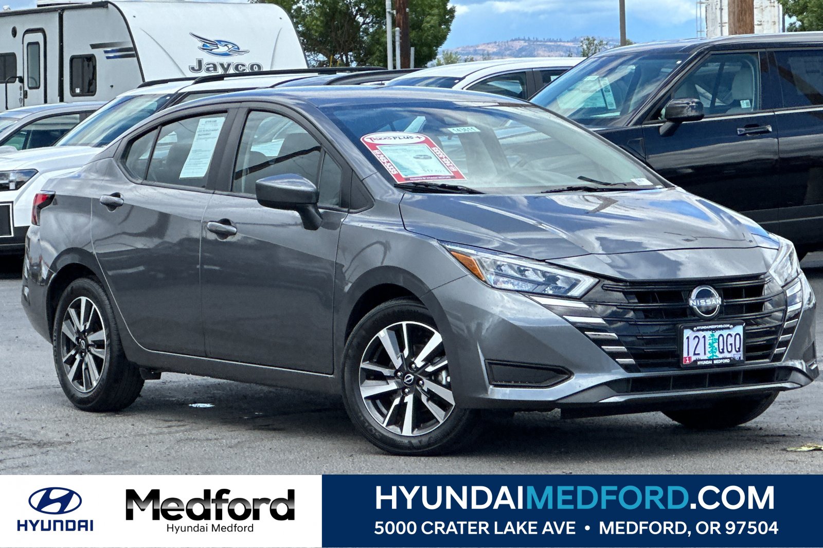 Used 2025 Nissan Versa SV FWD image 1
