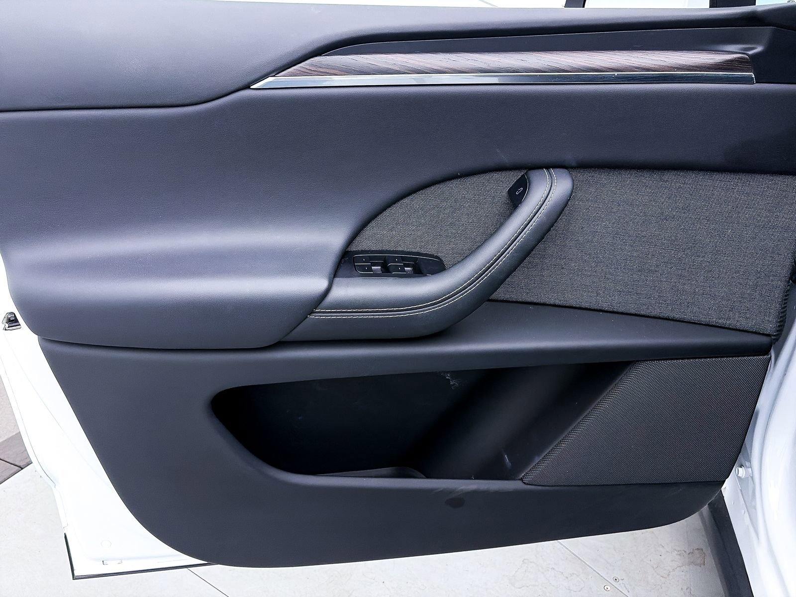 Used 2023 Tesla Model X image 15