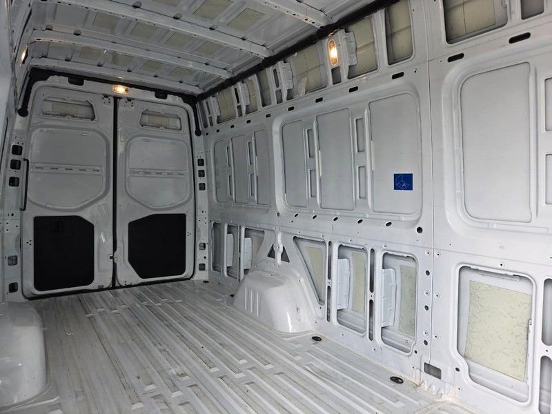 Used 2025 Mercedes-Benz Sprinter 2500 image 8