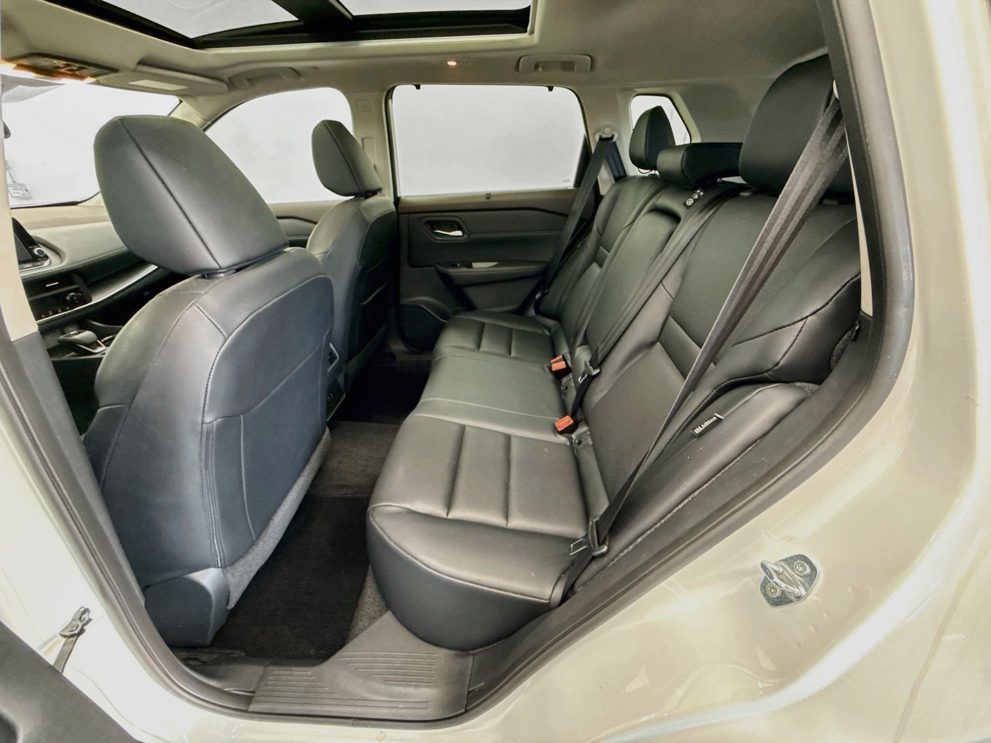 Used 2023 Nissan Rogue SV w/ SV Premium B Package FWD image 28