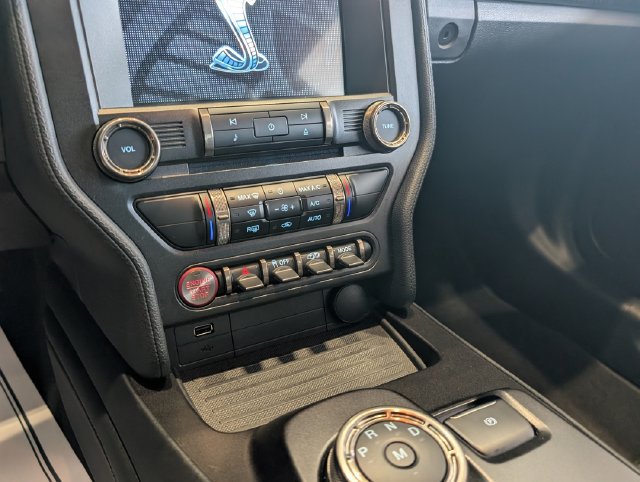 Used 2020 Ford Mustang Shelby GT500 w/ Technology Package RWD image 21