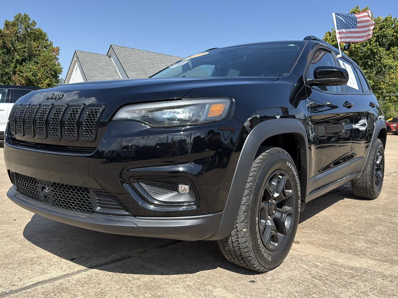 Used 2022 Jeep Cherokee Latitude AWD/4WD image 2