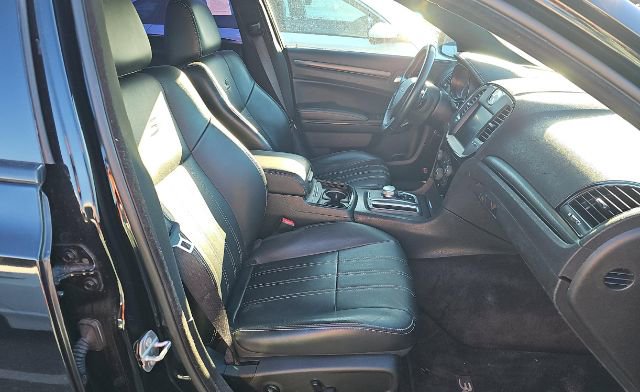 Used 2016 Chrysler 300 S image 8