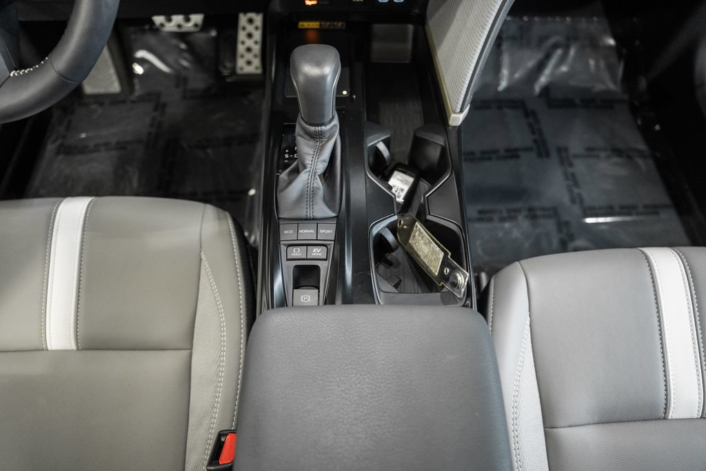 Used 2025 Toyota Camry SE AWD/4WD image 25