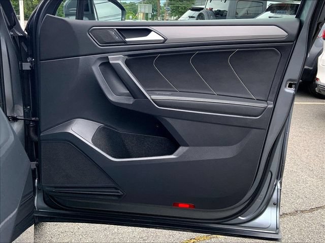 Used 2023 Volkswagen Tiguan SE w/ Panoramic Sunroof Package AWD/4WD image 28