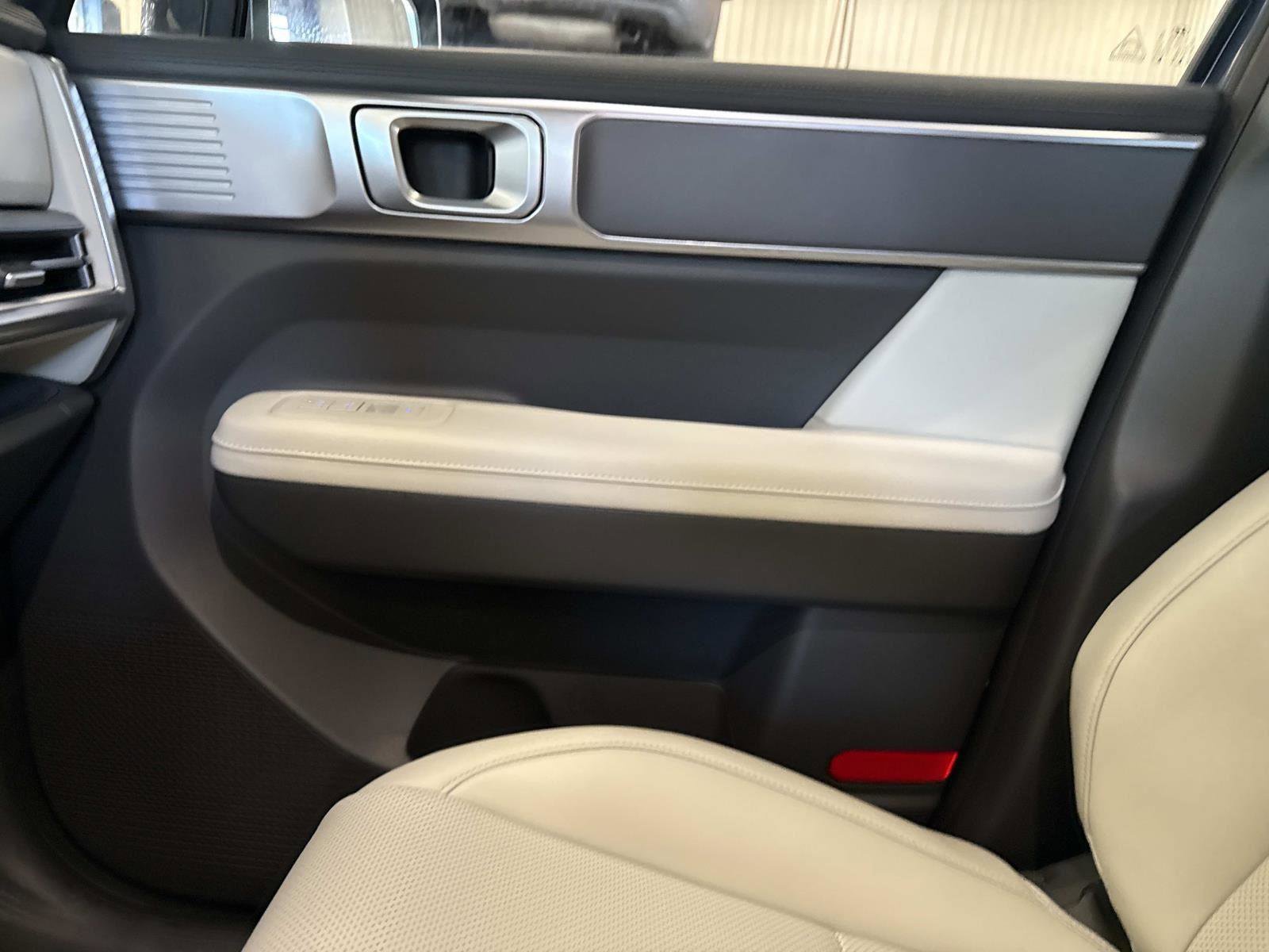 Certified 2025 Hyundai Santa Fe SEL image 23