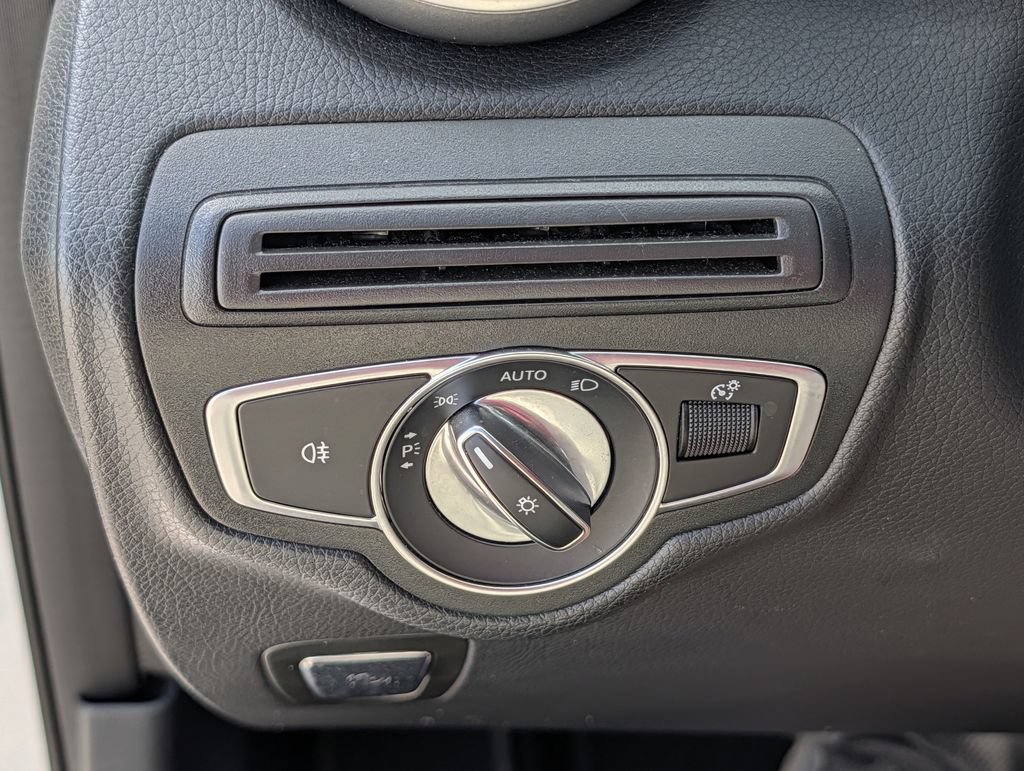 Used 2018 Mercedes-Benz GLC 300 image 24