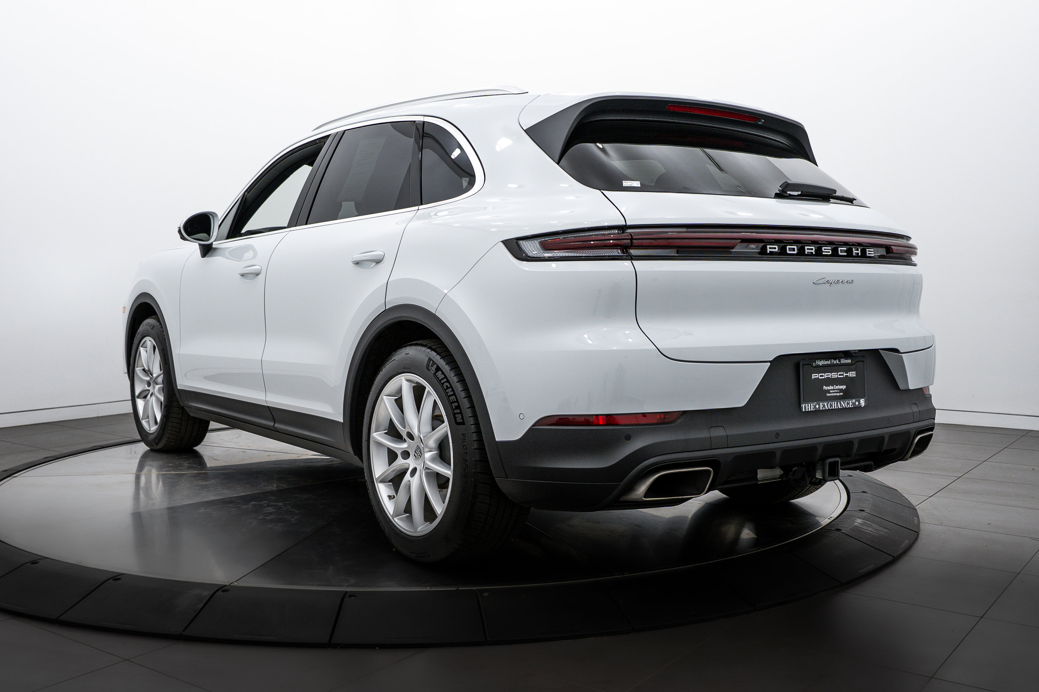 Certified 2024 Porsche Cayenne image 3