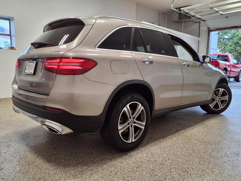 Used 2019 Mercedes-Benz GLC 300 4MATIC image 3