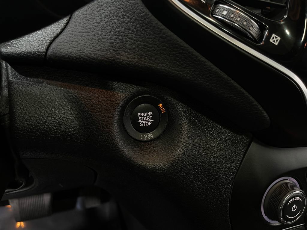 Used 2019 Jeep Cherokee Limited w/ Luxury Group image 21