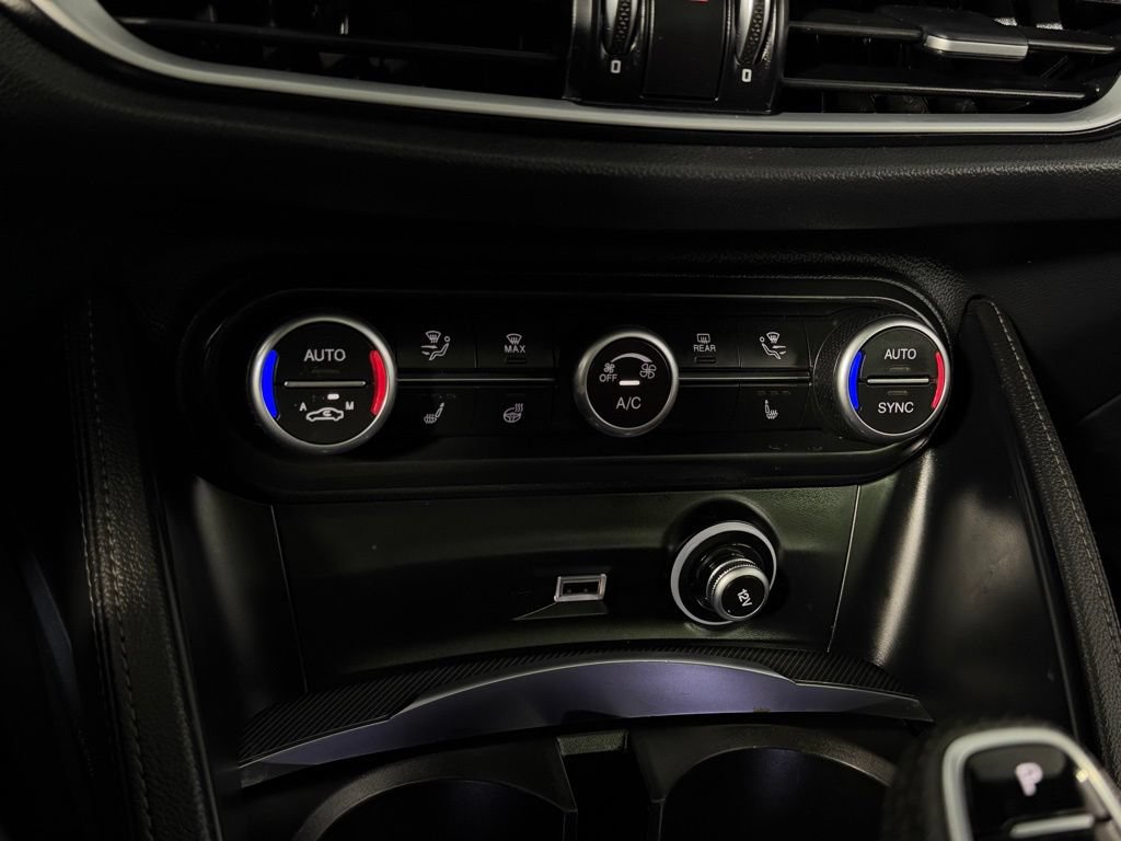 Used 2023 Alfa Romeo Stelvio Veloce AWD/4WD image 18