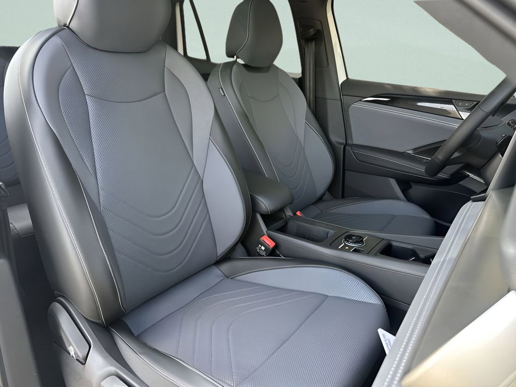 New 2026 Volkswagen Tiguan SE R-Line image 26