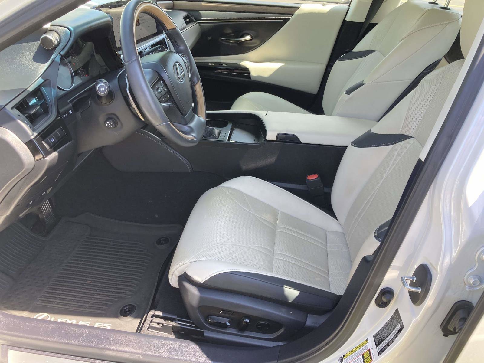 Used 2024 Lexus ES 350 w/ Luxury Package FWD image 18