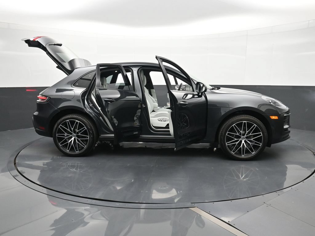 Certified 2026 Porsche Macan AWD/4WD image 28