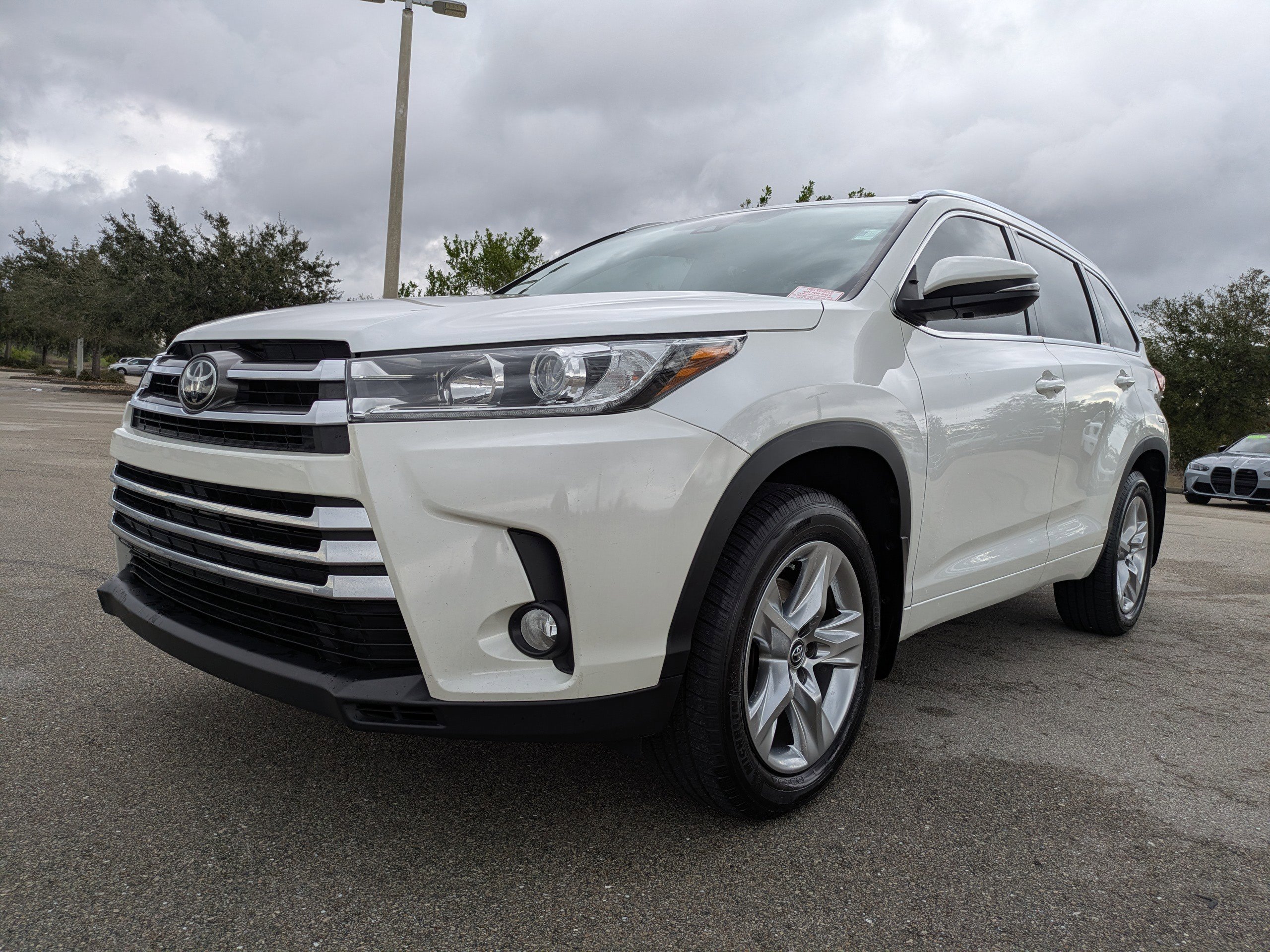 Used 2017 Toyota Highlander Limited image 9