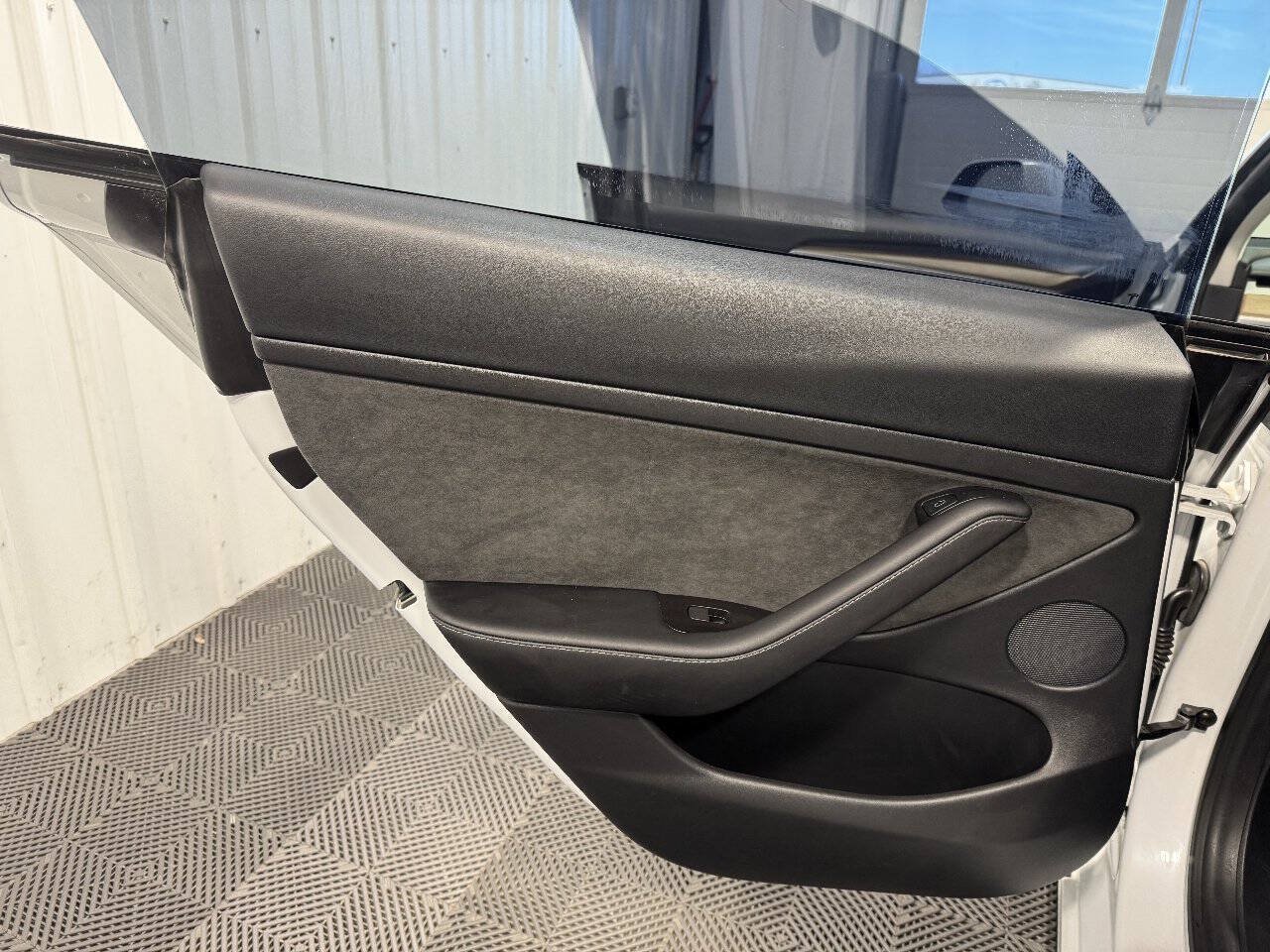 Used 2021 Tesla Model 3 Standard Range RWD image 11