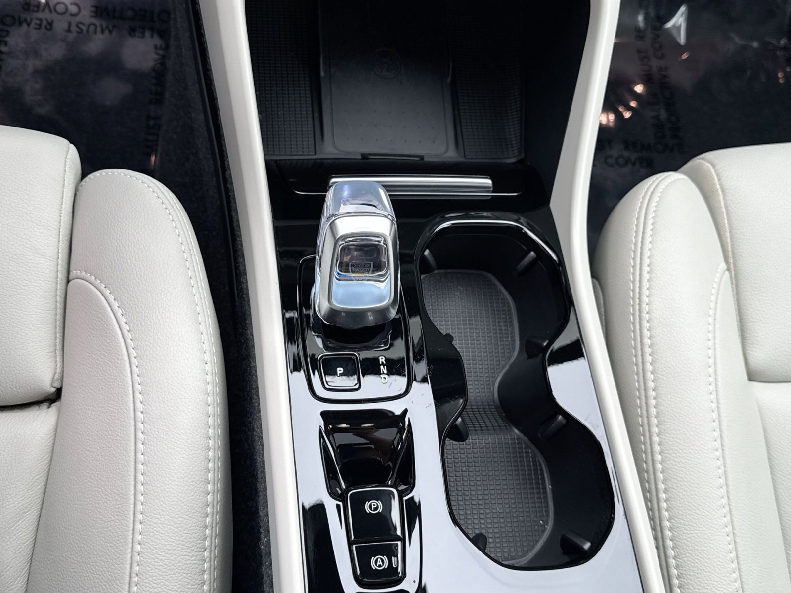 Certified 2025 Volvo XC40 B5 Ultra w/ Protection Package Premier AWD/4WD image 22