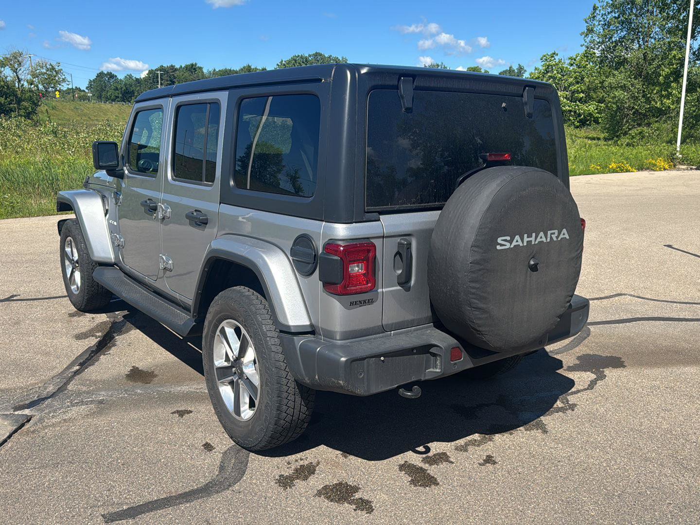 Used 2020 Jeep Wrangler Unlimited Sahara AWD/4WD image 3