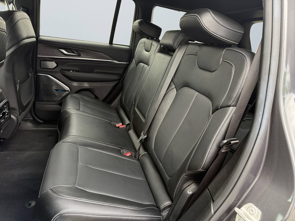 Used 2023 Jeep Grand Cherokee Overland AWD/4WD image 13