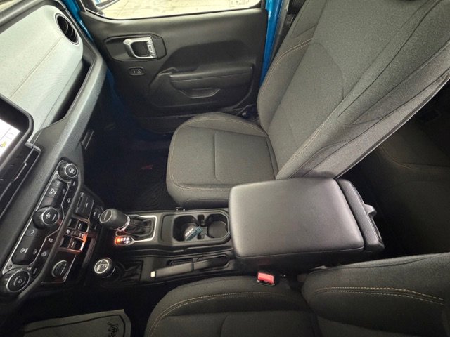 Used 2025 Jeep Gladiator Sport image 10