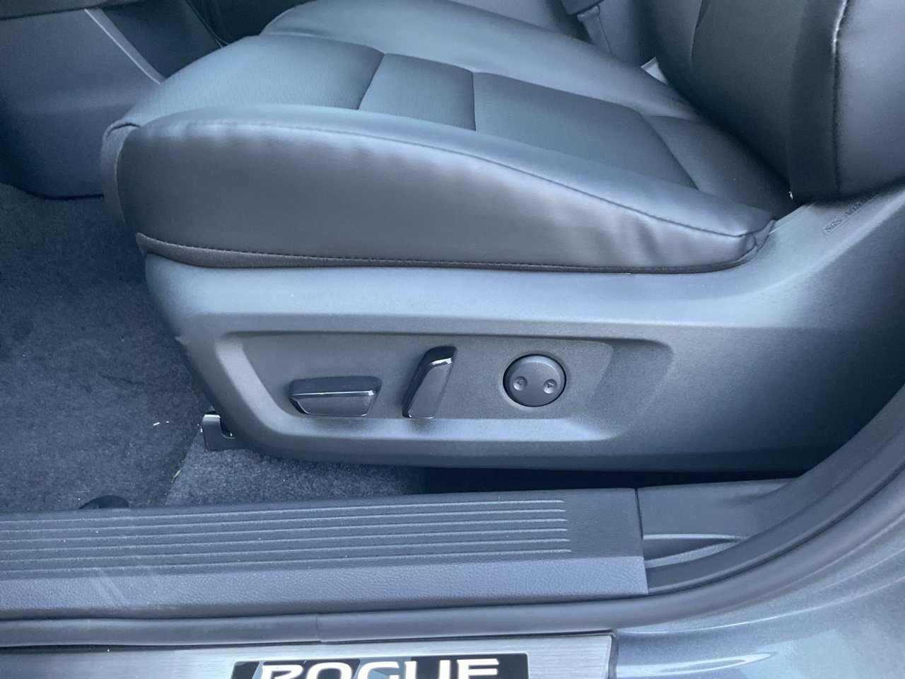 New 2027 Nissan Rogue Dark Armor AWD/4WD image 9